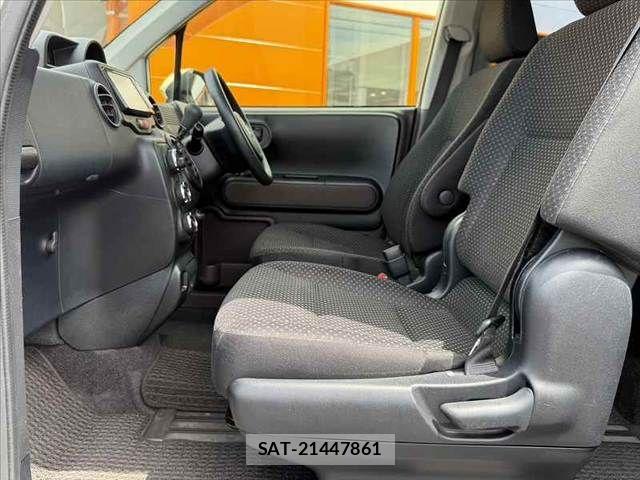 Toyota PORTE 2015-12 7727232-16