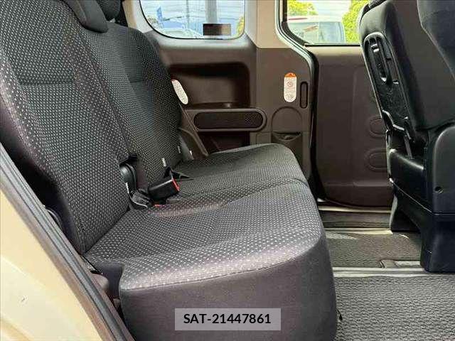 Toyota PORTE 2015-12 7727232-17