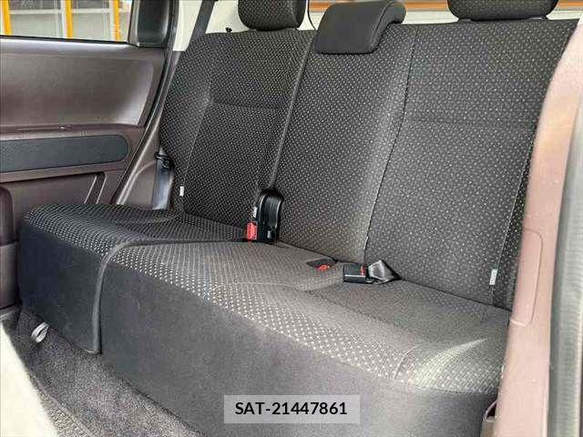 Toyota PORTE 2015-12 7727232-18