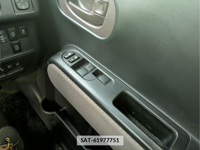 Toyota PORTE 2016-09 7727229-28