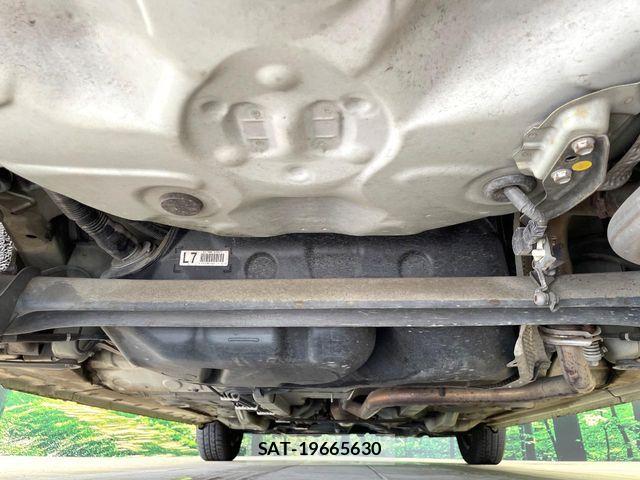 Toyota PORTE 2013-02 7788225-18