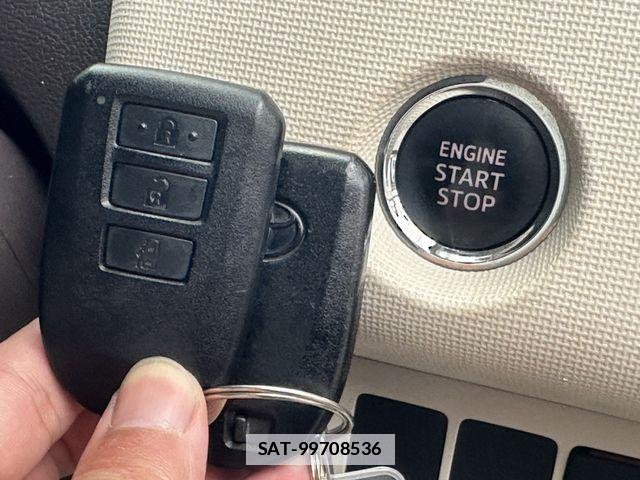Toyota PORTE 2013-06 7878791-11