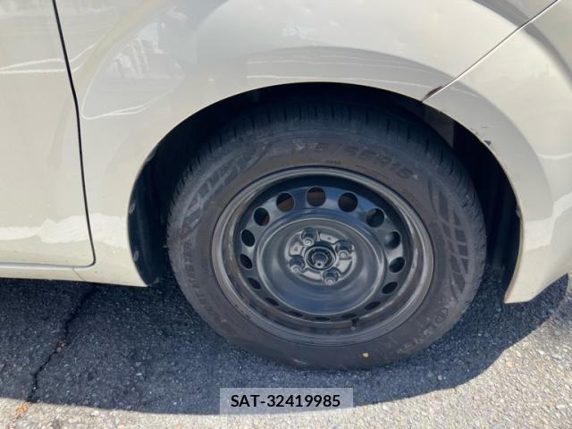 Toyota PORTE 2013-08 7980597-10