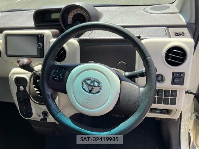 Toyota PORTE 2013-08 7980597-13
