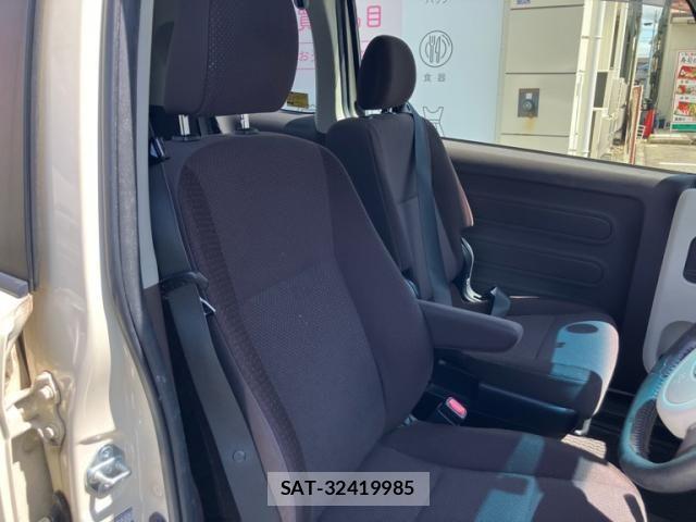 Toyota PORTE 2013-08 7980597-14
