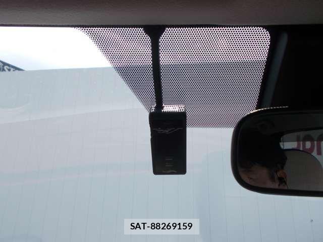 Toyota PORTE 2019-05 8037618-6