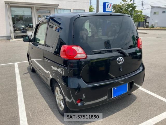 Toyota PORTE 2006-03 8037621-3