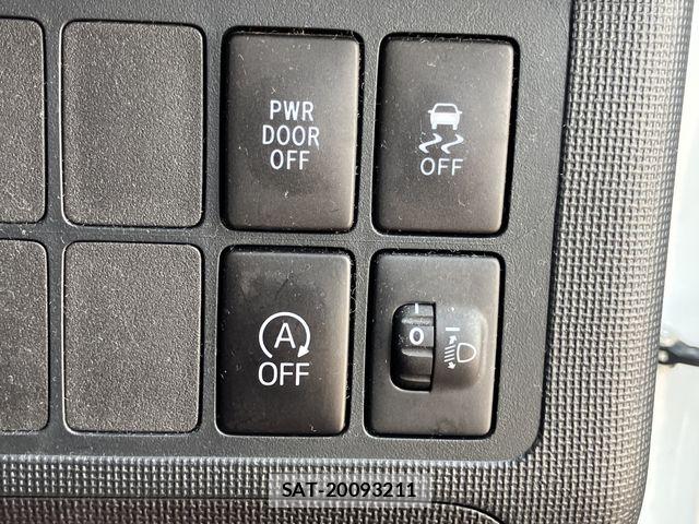 Toyota PORTE 2017-06 8209544-19