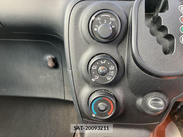 Toyota PORTE 2017-06 8209544-21