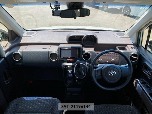 Toyota PORTE 2016-11 8209551-13