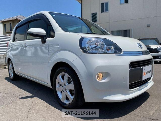 Toyota PORTE 2016-11 8209551-1