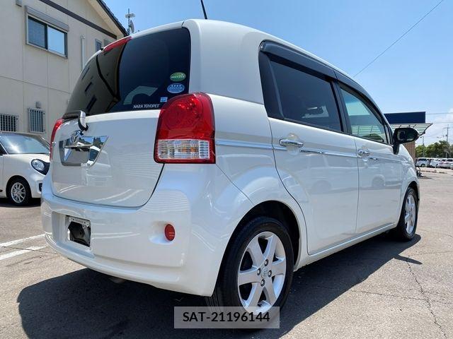 Toyota PORTE 2016-11 8209551-6