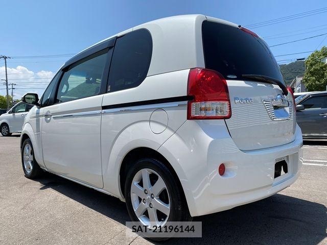 Toyota PORTE 2016-11 8209551-8