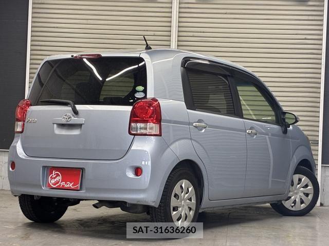 Toyota PORTE 2012-10 8209554-9