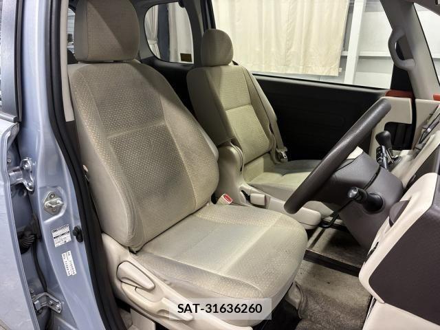 Toyota PORTE 2012-10 8209554-12