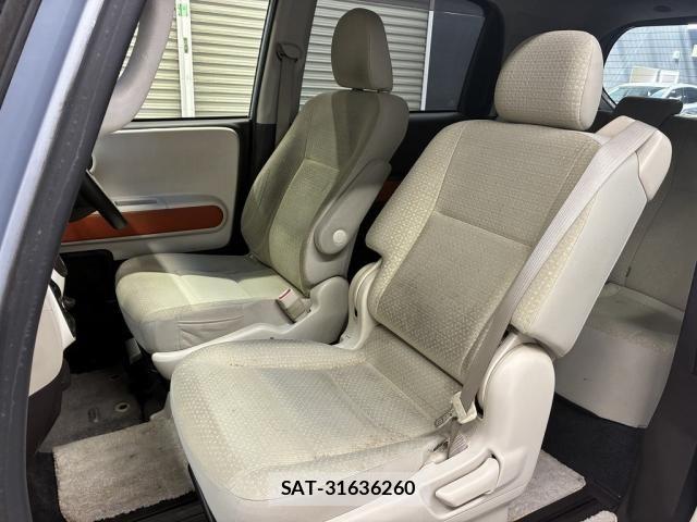 Toyota PORTE 2012-10 8209554-17