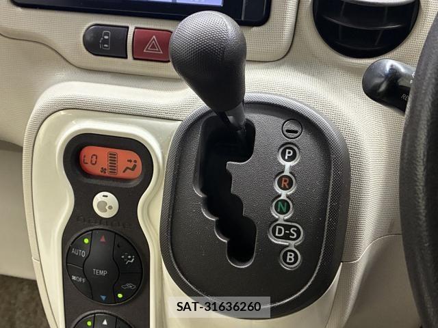 Toyota PORTE 2012-10 8209554-21