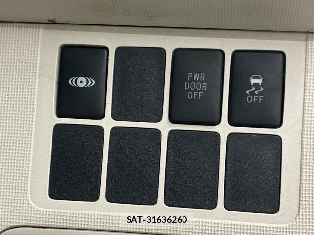 Toyota PORTE 2012-10 8209554-27