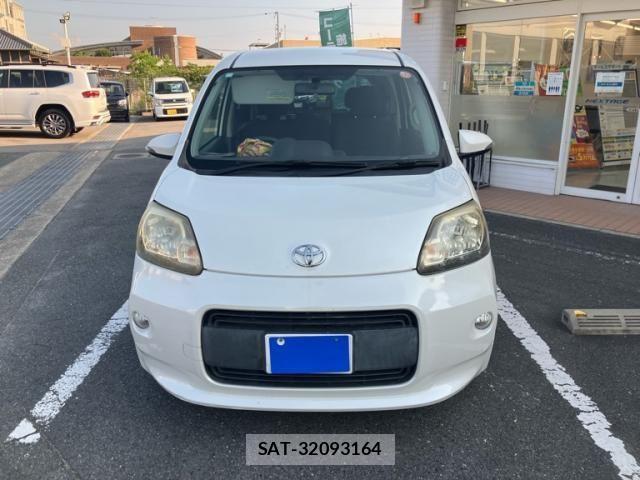 Toyota PORTE 2012-09 8209555-0