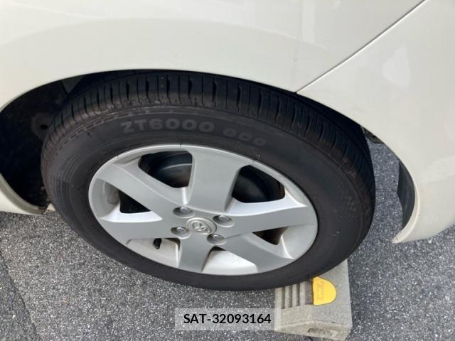 Toyota PORTE 2012-09 8209555-9