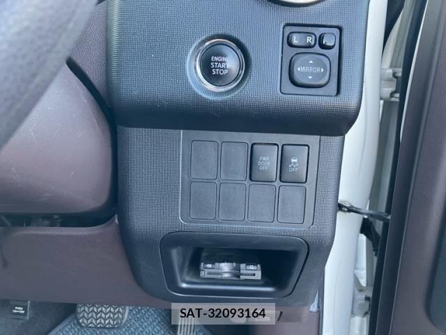 Toyota PORTE 2012-09 8209555-14