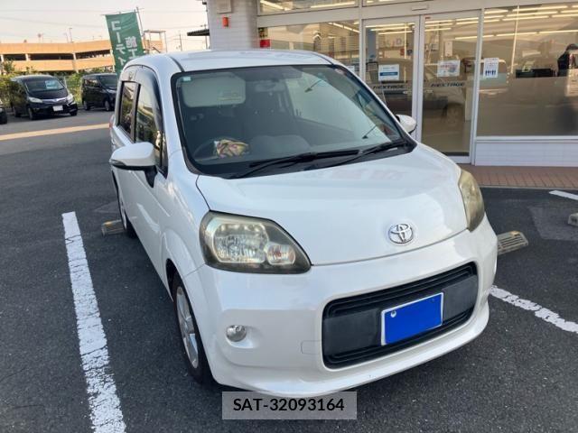 Toyota PORTE 2012-09 8209555-1
