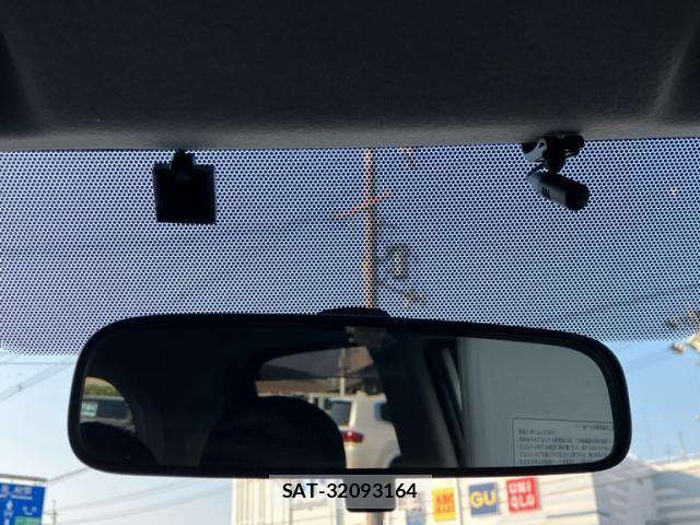 Toyota PORTE 2012-09 8209555-21