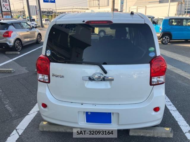 Toyota PORTE 2012-09 8209555-3