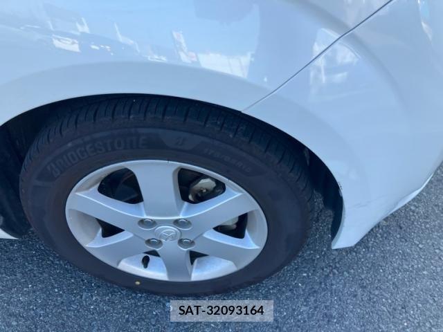 Toyota PORTE 2012-09 8209555-7