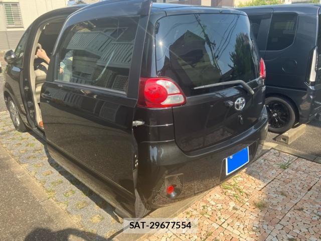 Toyota PORTE 2011-06 8246338-9