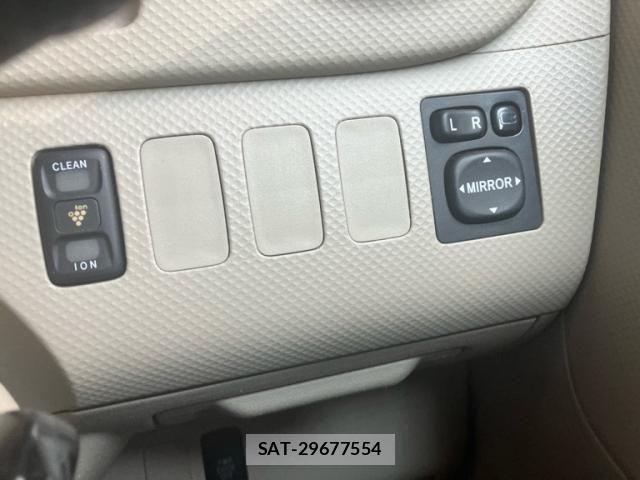 Toyota PORTE 2011-06 8246338-11