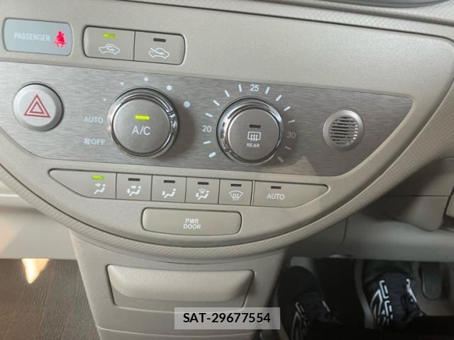 Toyota PORTE 2011-06 8246338-12