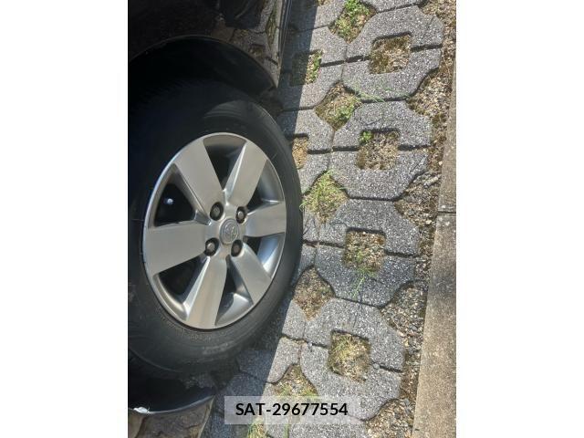 Toyota PORTE 2011-06 8246338-1