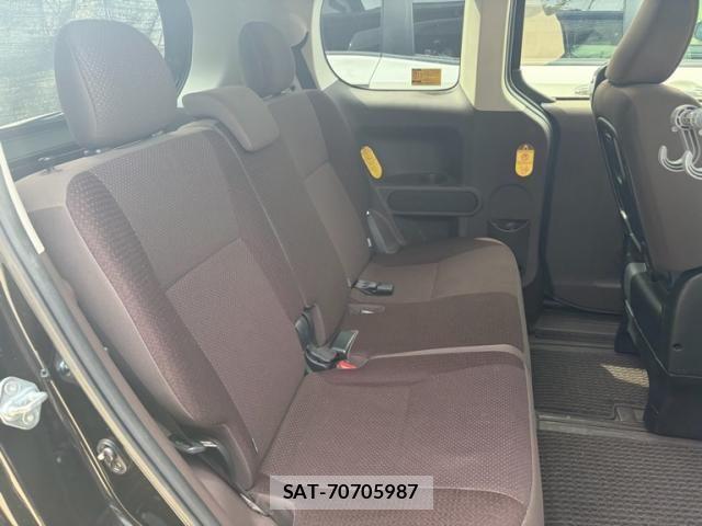 Toyota PORTE 2012-12 8368114-11