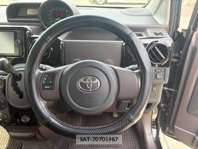 Toyota PORTE 2012-12 8368114-16