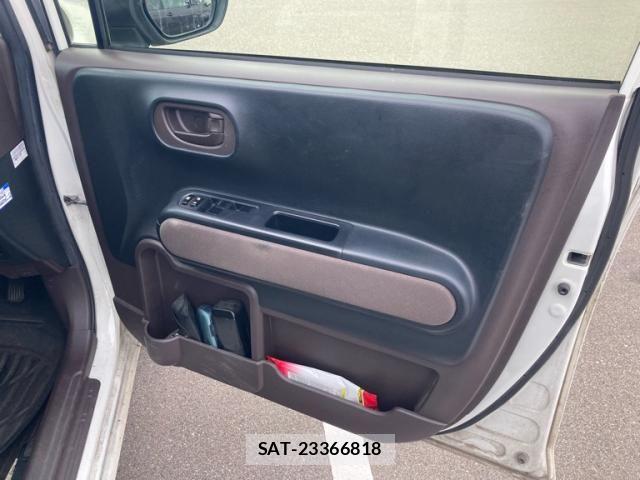 Toyota PORTE 2016-08 8368117-11