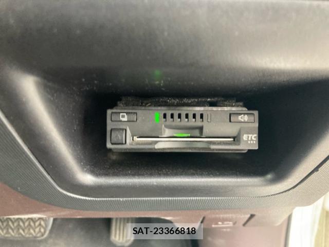 Toyota PORTE 2016-08 8368117-23