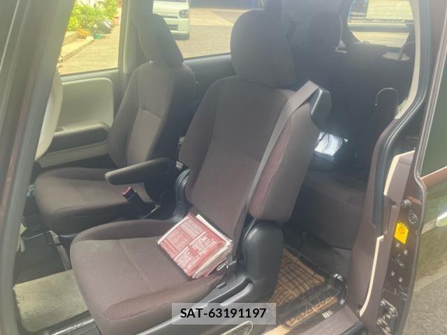 Toyota PORTE 2013-09 8368112-11