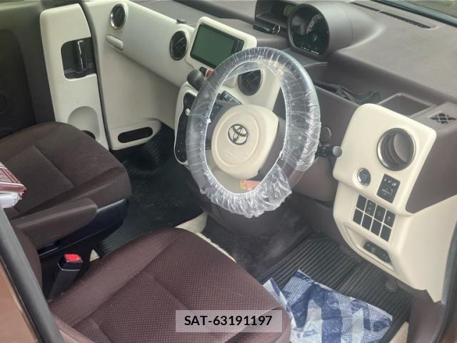 Toyota PORTE 2013-09 8368112-12