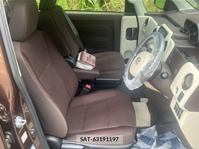 Toyota PORTE 2013-09 8368112-13