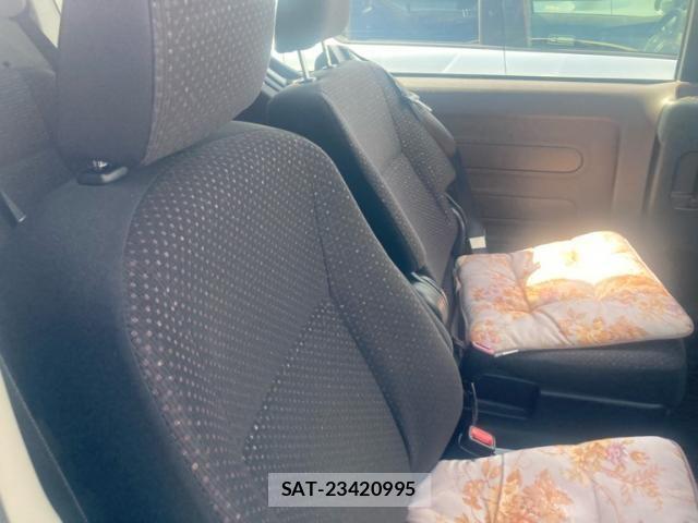 Toyota PORTE 2013-08 8372054-11