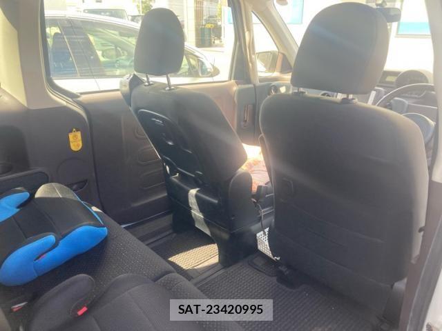 Toyota PORTE 2013-08 8372054-15