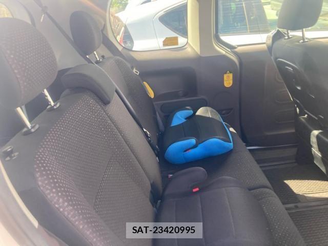 Toyota PORTE 2013-08 8372054-16