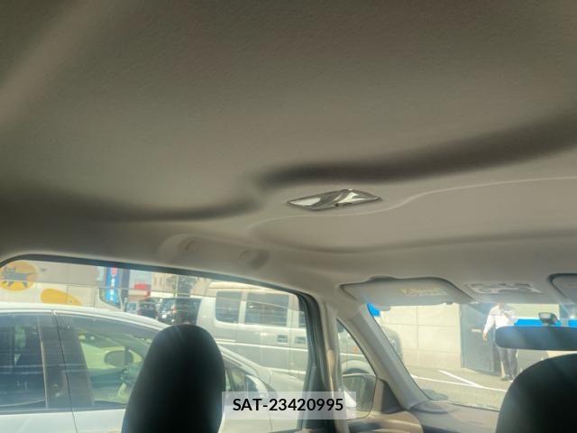 Toyota PORTE 2013-08 8372054-17
