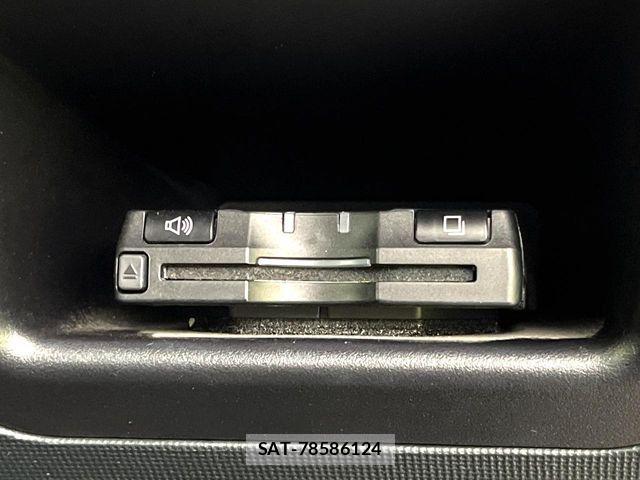 Toyota PORTE 2014-11 8458198-4