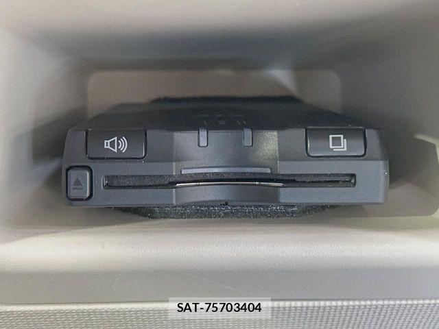Toyota PORTE 2015-06 8628376-4
