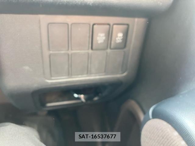 Toyota PORTE 2012-11 8666738-15