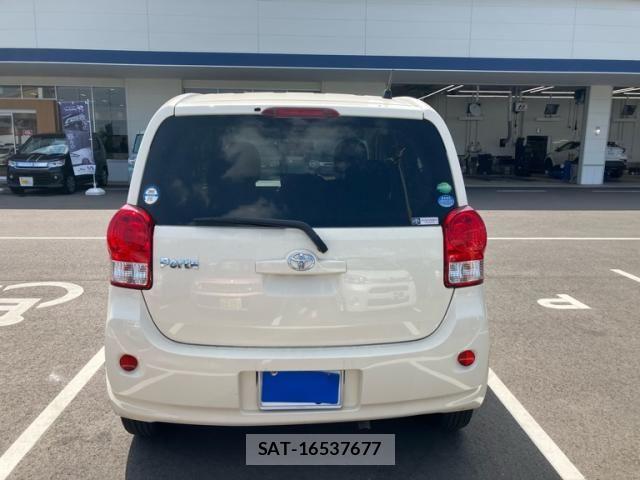 Toyota PORTE 2012-11 8666738-5