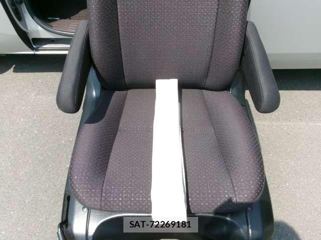 Toyota PORTE 2013-10 8666736-7