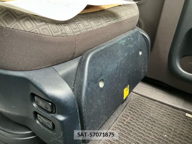 Toyota PORTE 2013-05 8660973-12